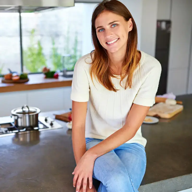 Profile photo n1 Profile picture of Ghalya sitting on kitchen island